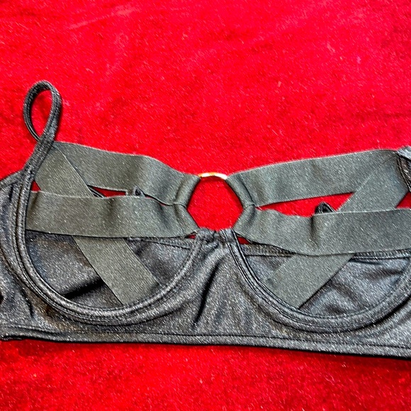 New, Black Strappy O-Ring Top - Picture 3 of 14